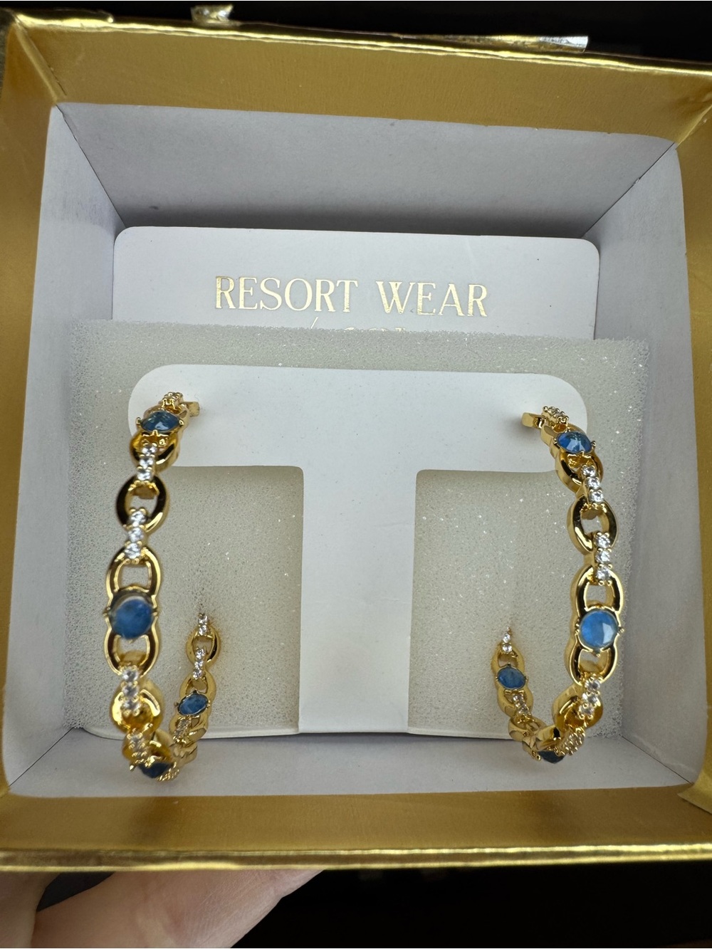 Resort wear earrings/bomb party